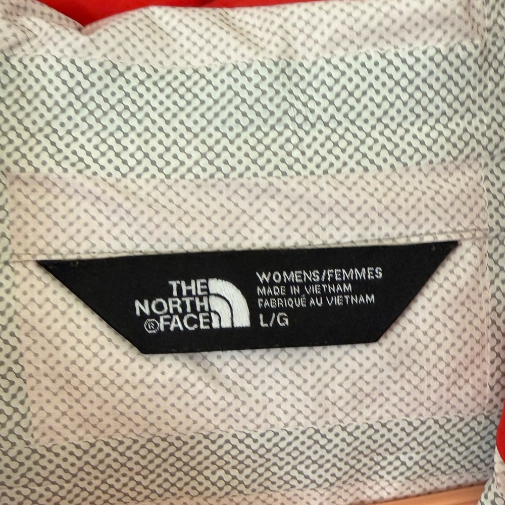 The North Face Women's Venture 2 Jacket in a coral color. L - Picture 2 of 8
